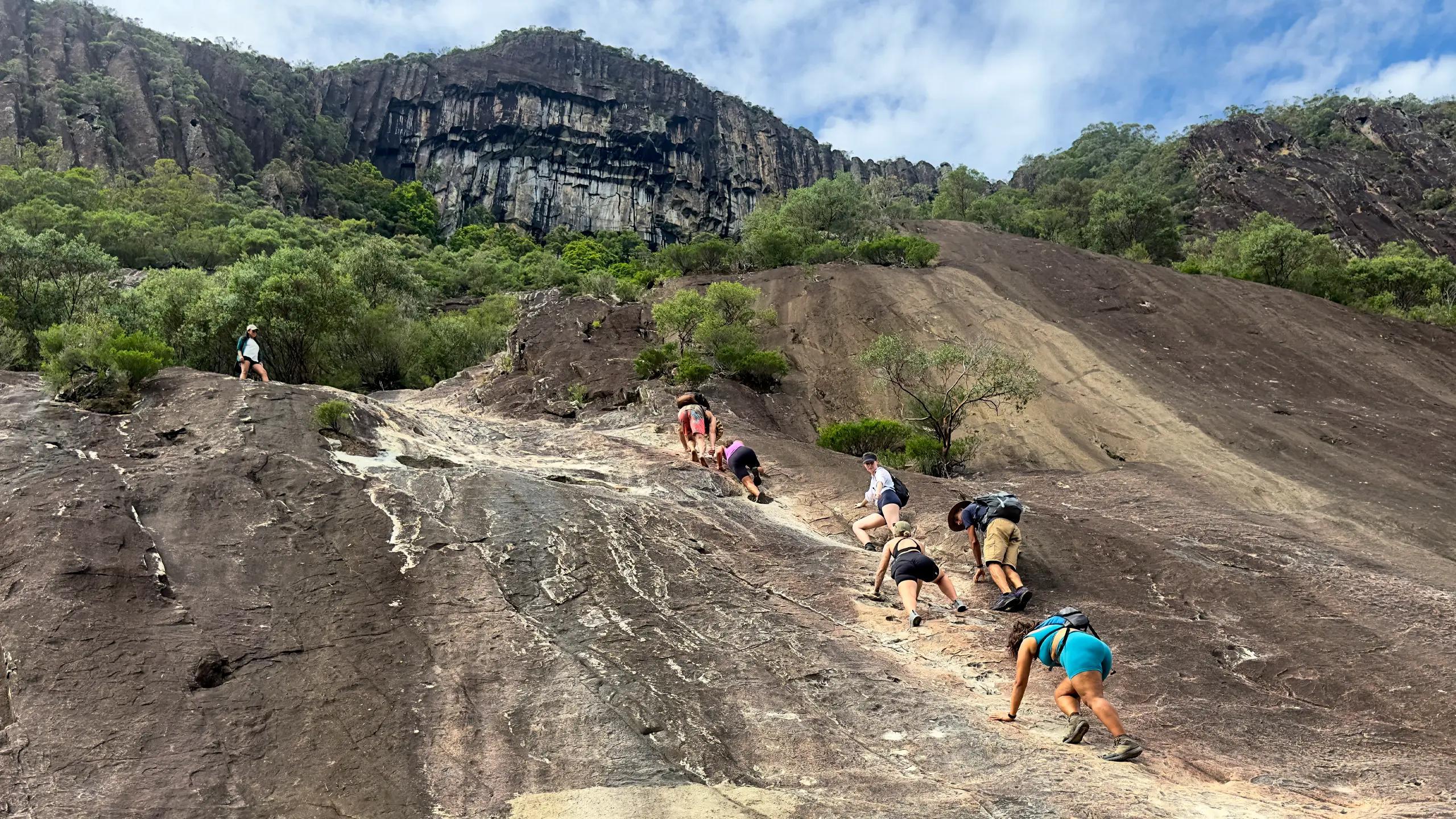 hike-mt-beerwah-hikers-going-up-climbing
