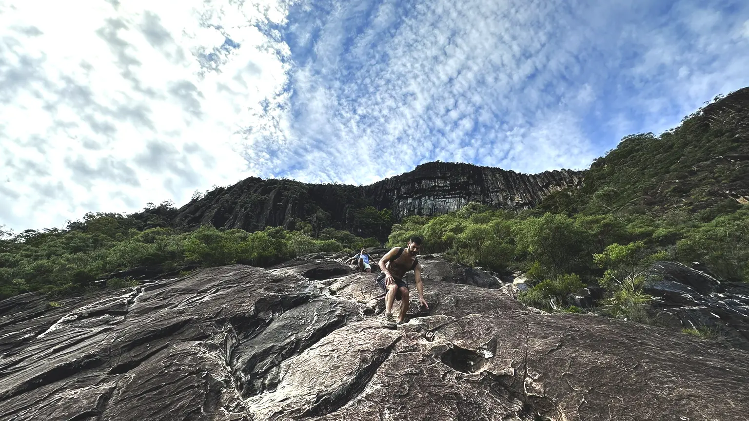 mount-beerwah hiking down