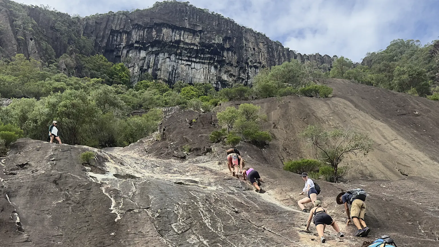 mount-beerwah-hiking-up-image